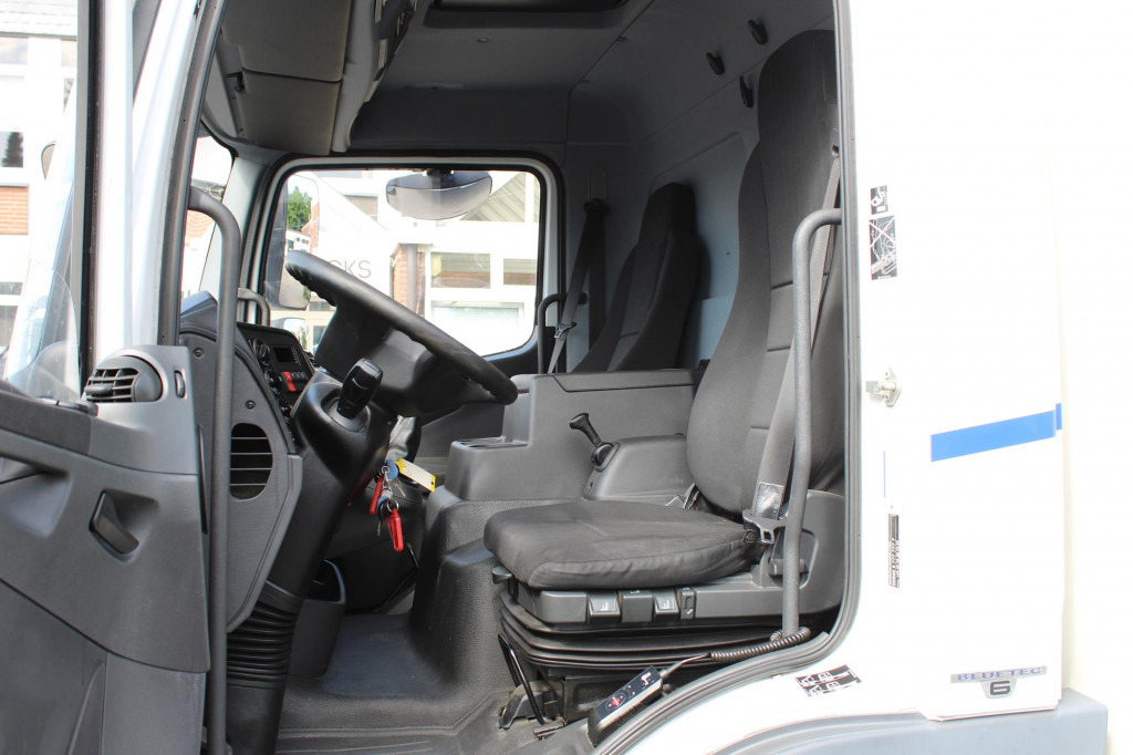Mercedes-Benz Atego 1221 E6  Koffer   Klima  LDW  Schalter  LBW - Camión caja cerrada: foto 5 Mercedes-Benz Atego 1221 E6  Koffer   Klima  LDW  Schalter  LBW - Camión caja cerrada: foto 5