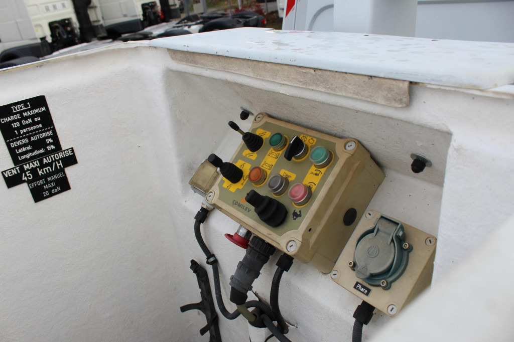 Renault Master Bühne EN100TF1 10m Klima 561h AHK - Camión con plataforma elevadora: foto 3 Renault Master Bühne EN100TF1 10m Klima 561h AHK - Camión con plataforma elevadora: foto 3