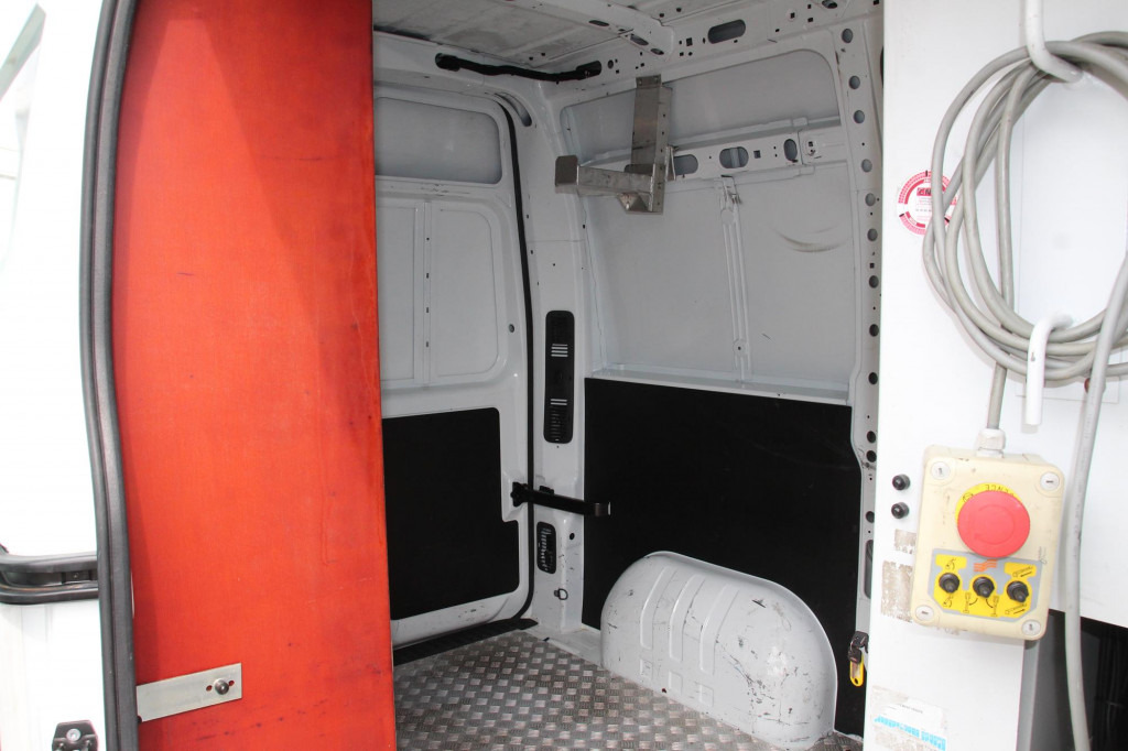 Camión con plataforma elevadora Renault Master  Bühne EN100TF1 10m   Klima   561h   AHK: foto 15
