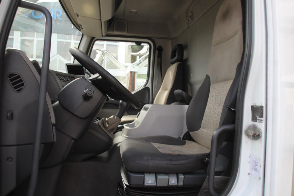 Renault Midlum 220 E5 CS 850 Strom LBW Seiten Tür FRC - Camión frigorífico: foto 2 Renault Midlum 220 E5 CS 850 Strom LBW Seiten Tür FRC - Camión frigorífico: foto 2