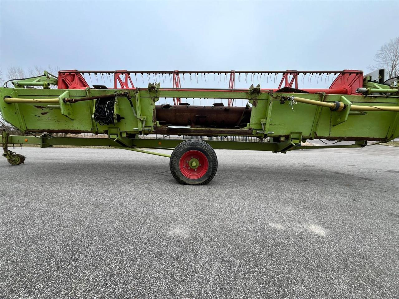CLAAS Schneidwerk Claas C660 mit Autocontour, Transportwagen - Accesorios para cosechadoras de forraje: foto 4 CLAAS Schneidwerk Claas C660 mit Autocontour, Transportwagen - Accesorios para cosechadoras de forraje: foto 4