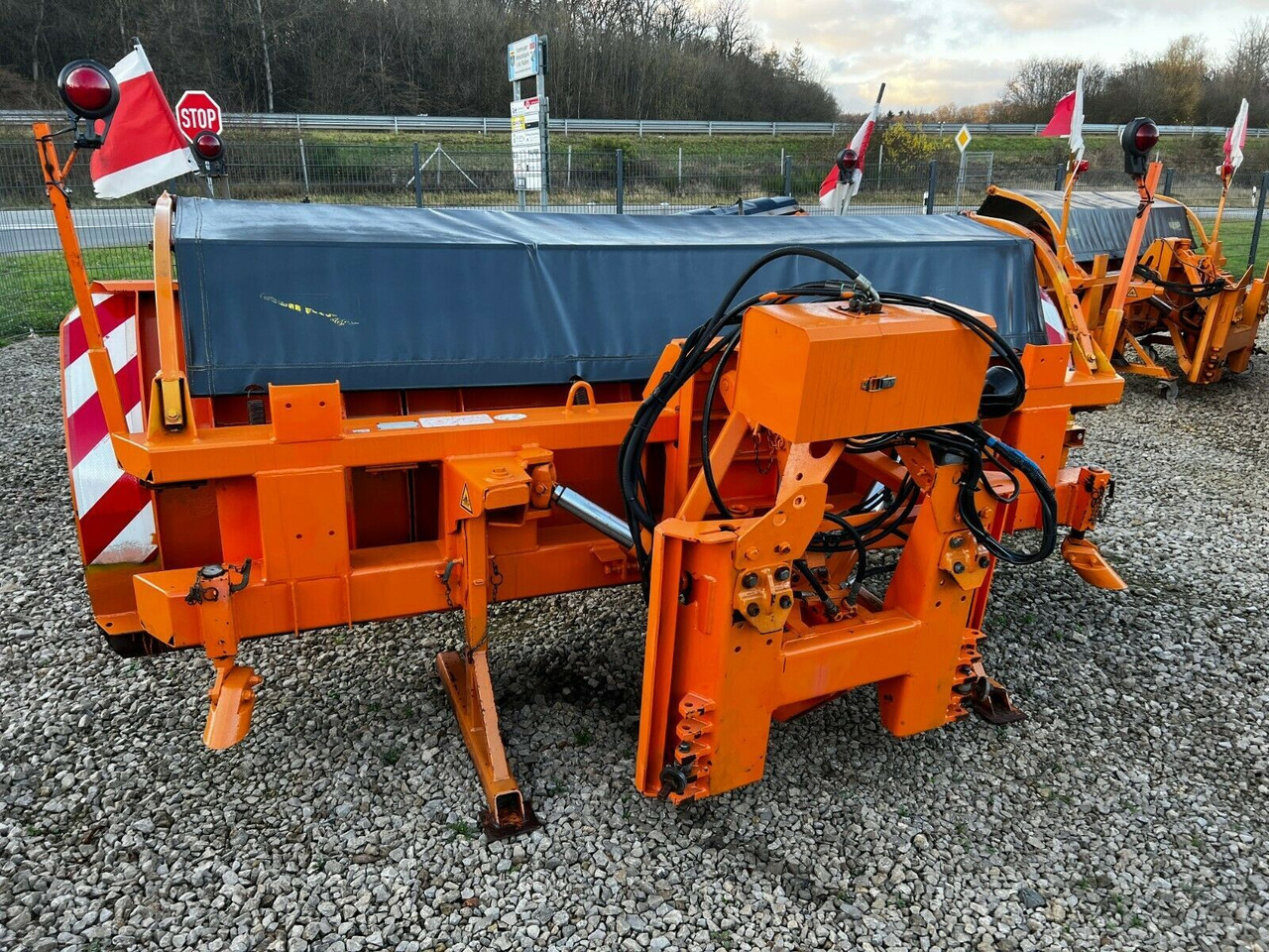 Beilhack PVF 29-4 Elektro Schneepflug Winterdien Beilhack PVF 29-4 Elektro Schneepflug Winterdien - Cuchilla quitanieves para Vehículo municipal: foto 1 Beilhack PVF 29-4 Elektro Schneepflug Winterdien Beilhack PVF 29-4 Elektro Schneepflug Winterdien - Cuchilla quitanieves para Vehículo municipal: foto 1