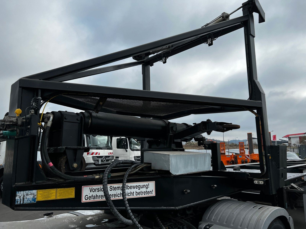 H&W 3- Achs Auflieger für Presscontainer H&W 3- Achs Auflieger für Presscontainer - Semirremolque portacontenedore/ Intercambiable: foto 3 H&W 3- Achs Auflieger für Presscontainer H&W 3- Achs Auflieger für Presscontainer - Semirremolque portacontenedore/ Intercambiable: foto 3