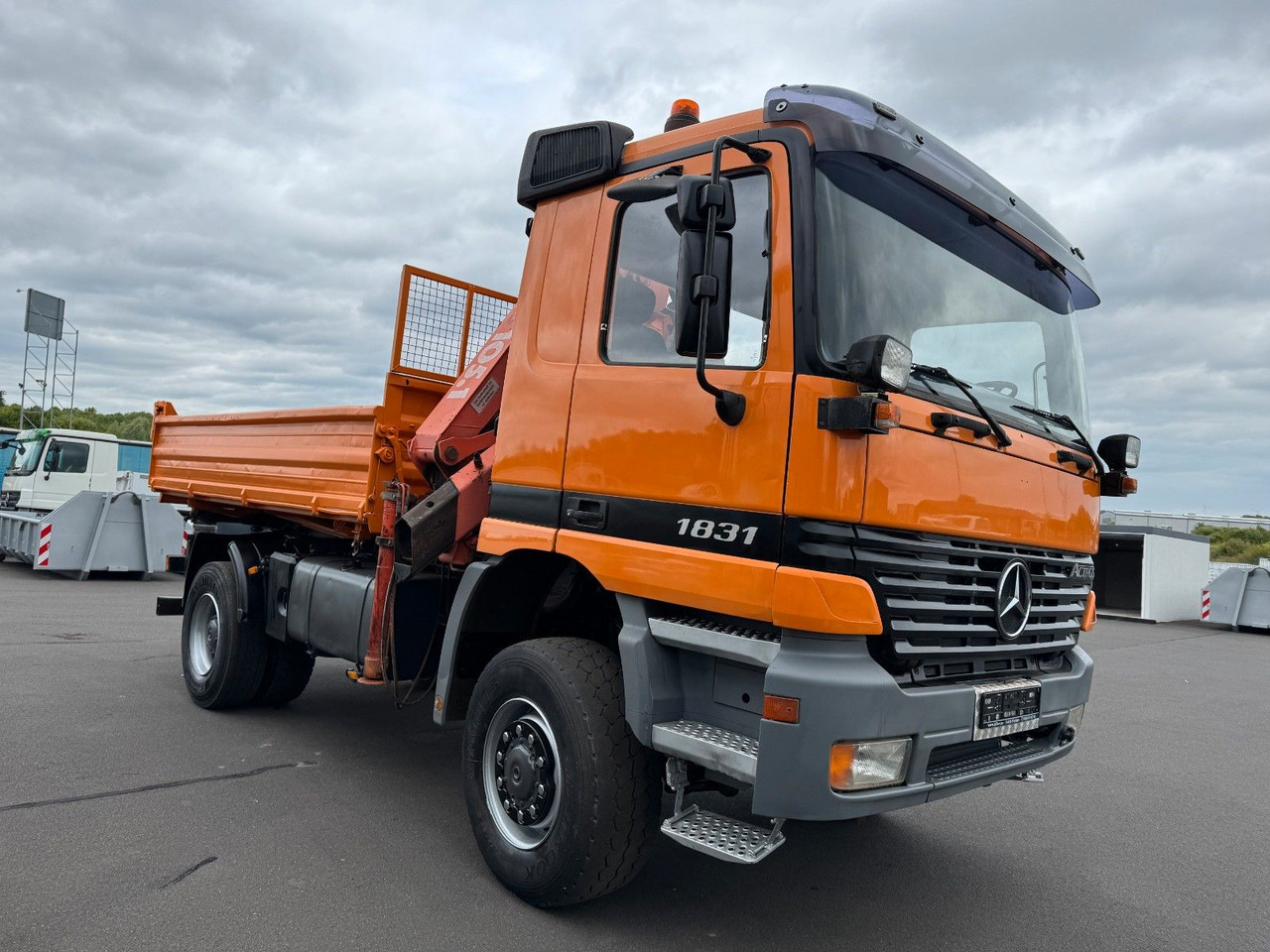 Mercedes-Benz Actros 1831 4x4 Kipper - Kran- Kupplung- Blattfe - Camión volquete, Camión grúa: foto 5 Mercedes-Benz Actros 1831 4x4 Kipper - Kran- Kupplung- Blattfe - Camión volquete, Camión grúa: foto 5