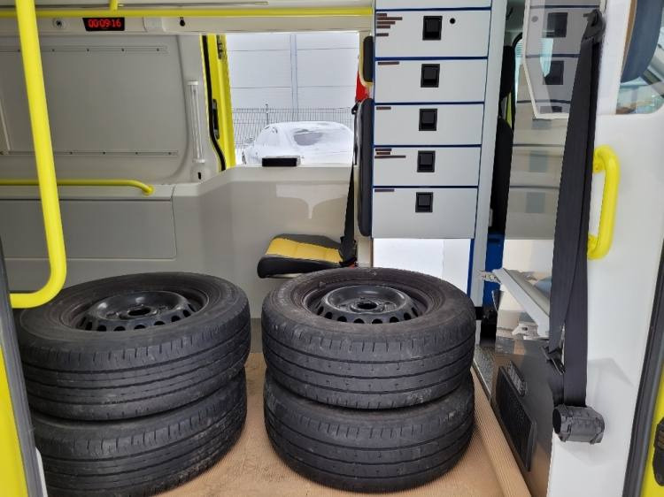 FORD TRANSIT 2,0TDI AMBULANCE KLIMA 4.2018 EURO 6, 3 UNITS  - Ambulancia: foto 5 FORD TRANSIT 2,0TDI AMBULANCE KLIMA 4.2018 EURO 6, 3 UNITS  - Ambulancia: foto 5