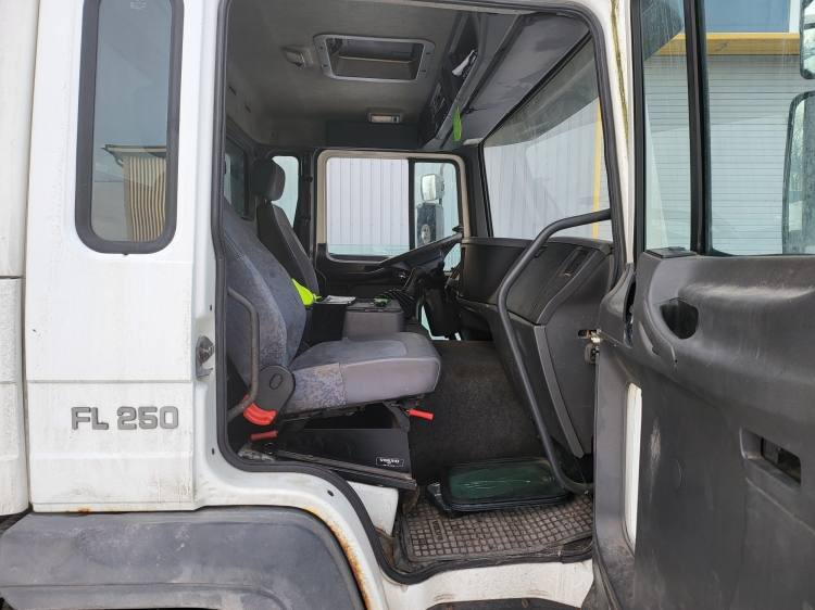 Camión frigorífico VOLVO FL 250 FOR SPAREPARTS: foto 6