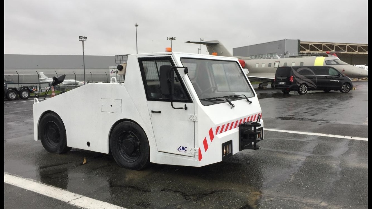 SOVAM K100 - Remolcador de aviones: foto 1 SOVAM K100 - Remolcador de aviones: foto 1