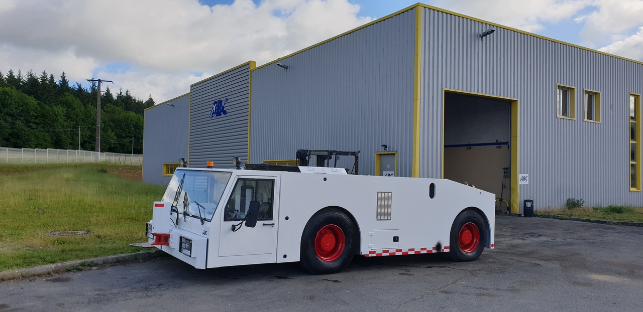 SOVAM K250 - Remolcador de aviones: foto 2 SOVAM K250 - Remolcador de aviones: foto 2