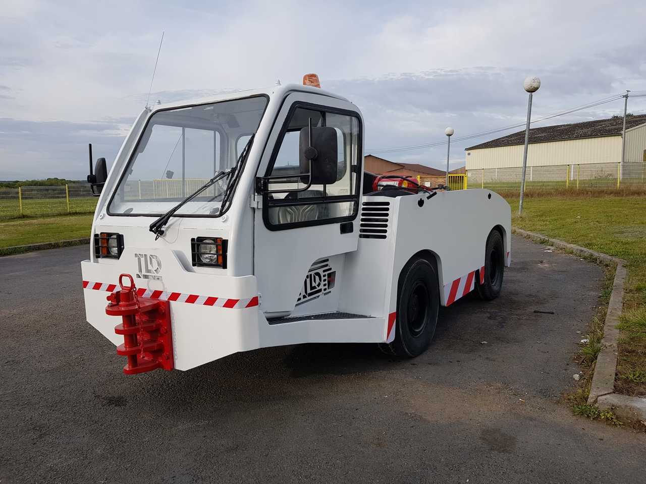 TLD Pushback TMX150-12 - Remolcador de aviones: foto 1 TLD Pushback TMX150-12 - Remolcador de aviones: foto 1