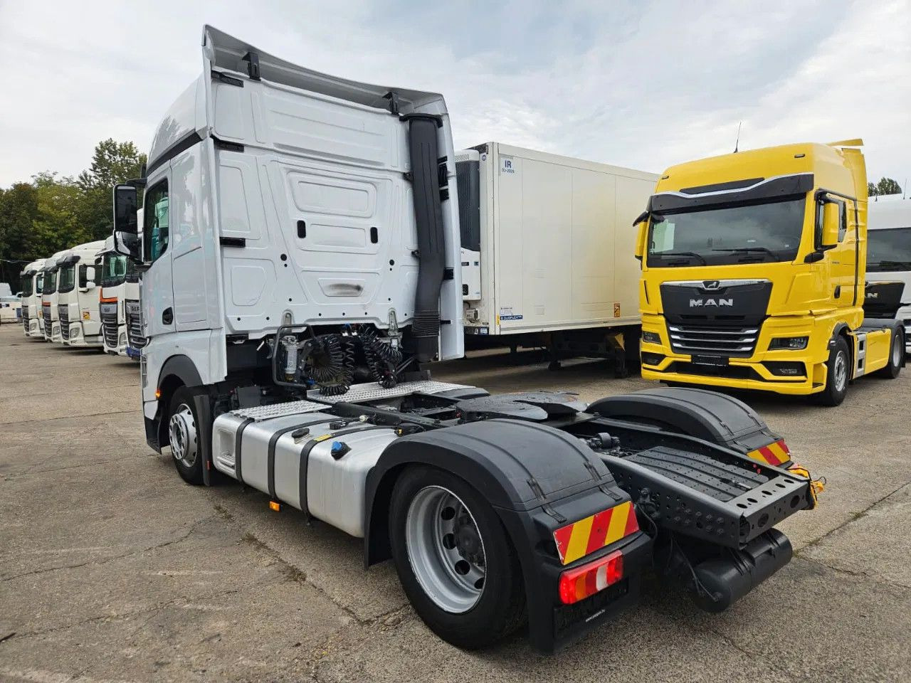 Mercedes-Benz Actros 1851 Mega, BigSpace, Standklima, 2 units - Cabeza tractora: foto 4 Mercedes-Benz Actros 1851 Mega, BigSpace, Standklima, 2 units - Cabeza tractora: foto 4