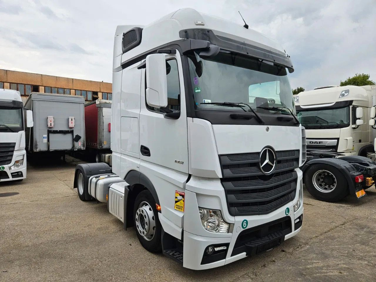 Mercedes-Benz Actros 1851 Mega, BigSpace, Standklima, 2 units - Cabeza tractora: foto 2 Mercedes-Benz Actros 1851 Mega, BigSpace, Standklima, 2 units - Cabeza tractora: foto 2