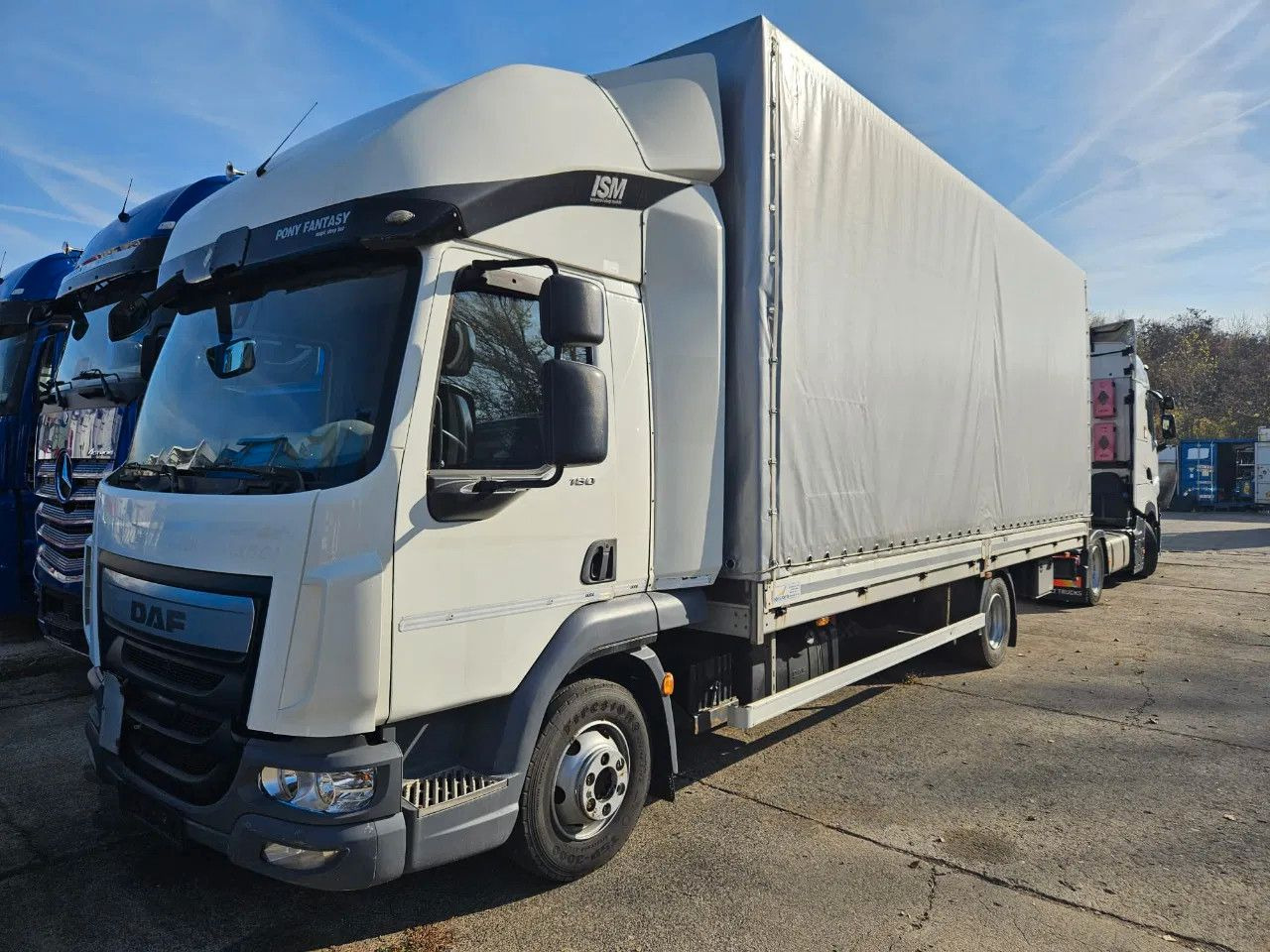 DAF LF 180 7.5 t - Camión lona: foto 1 DAF LF 180 7.5 t - Camión lona: foto 1