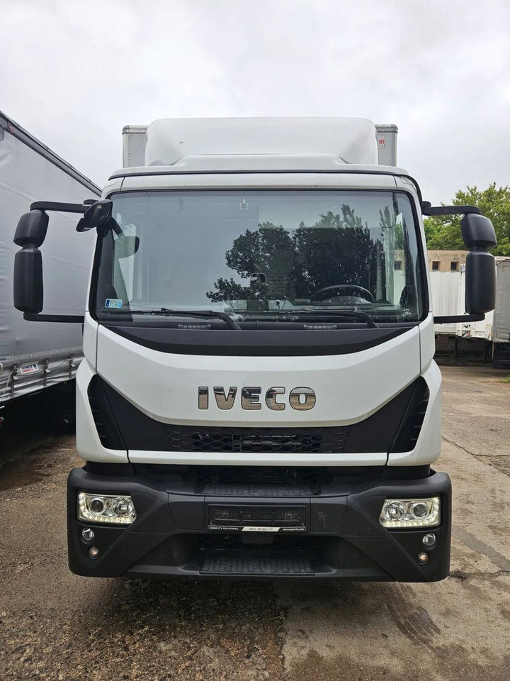 Iveco EuroCargo 120 - 210 BOX 12t Only 7554 km - Camión caja cerrada: foto 2 Iveco EuroCargo 120 - 210 BOX 12t Only 7554 km - Camión caja cerrada: foto 2