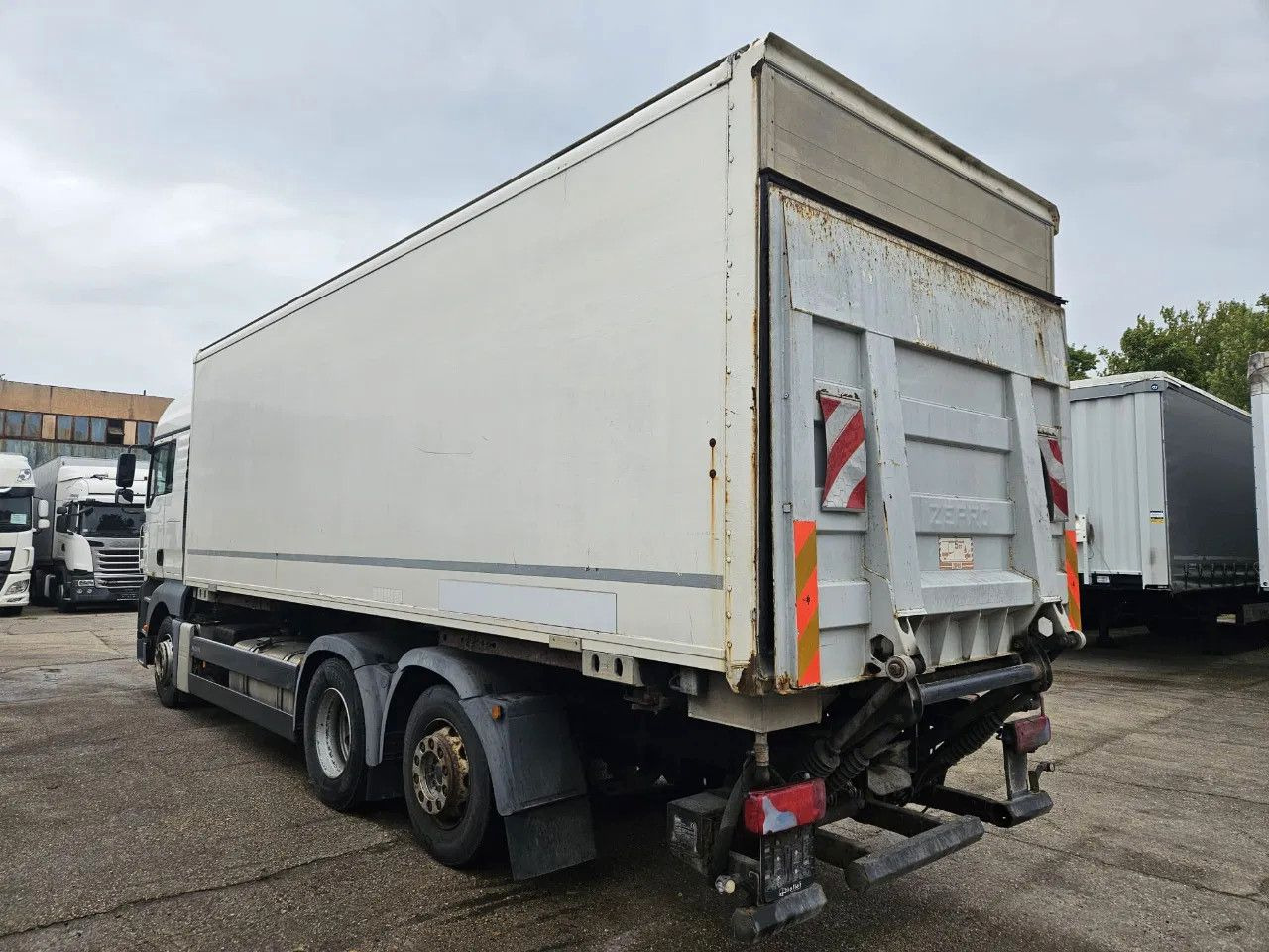 MAN TGA 26.400 BDF Tail Lift Euro5, New Smart2 Tacho - Camión portacontenedore/ Intercambiable: foto 4 MAN TGA 26.400 BDF Tail Lift Euro5, New Smart2 Tacho - Camión portacontenedore/ Intercambiable: foto 4