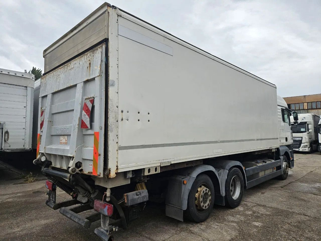 MAN TGA 26.400 BDF Tail Lift Euro5, New Smart2 Tacho - Camión portacontenedore/ Intercambiable: foto 3 MAN TGA 26.400 BDF Tail Lift Euro5, New Smart2 Tacho - Camión portacontenedore/ Intercambiable: foto 3