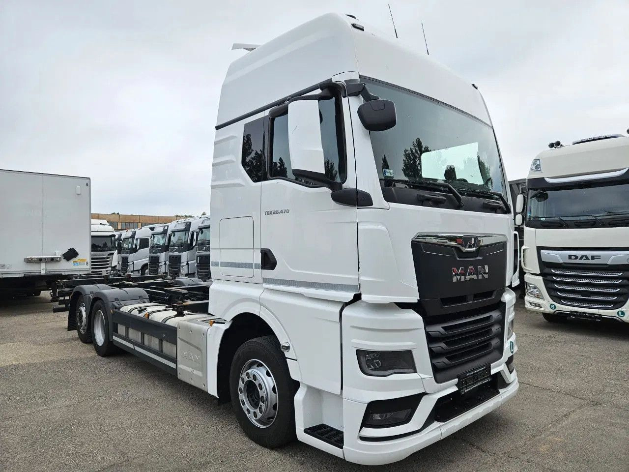 MAN TGX 26.470 XXL BDF 6x2 2 units, NAVI, Lift Axle - Camión portacontenedore/ Intercambiable: foto 2 MAN TGX 26.470 XXL BDF 6x2 2 units, NAVI, Lift Axle - Camión portacontenedore/ Intercambiable: foto 2