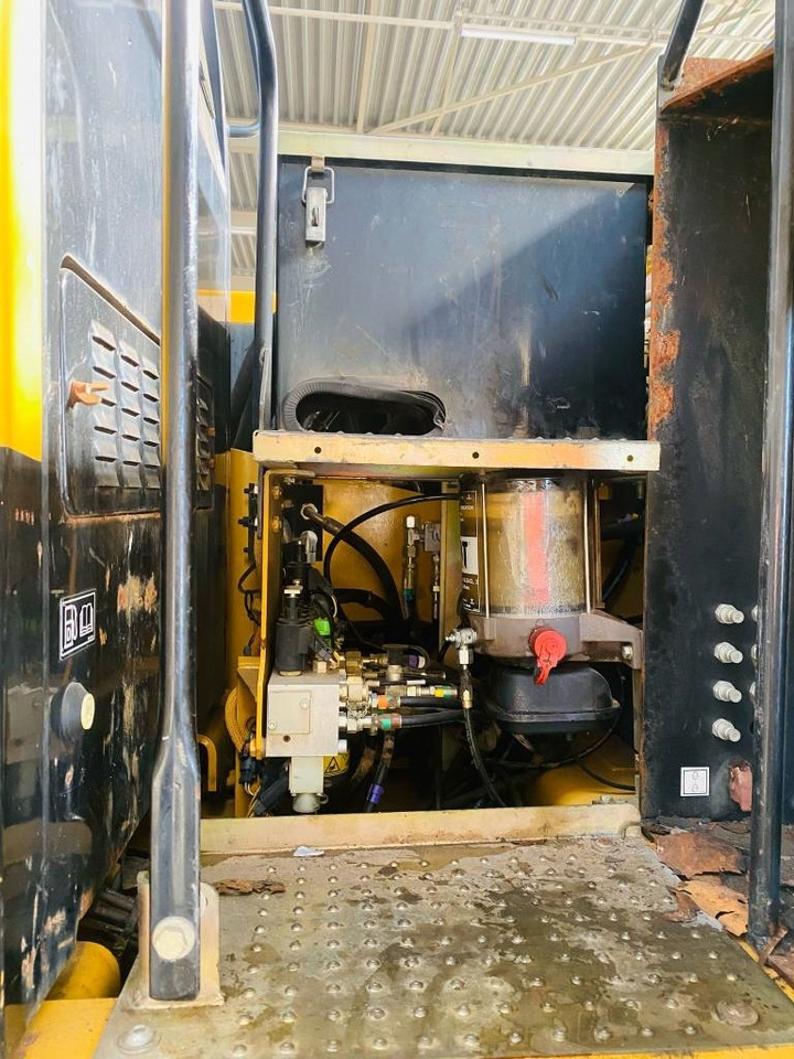 Excavadora de ruedas CAT M 318 D: foto 10
