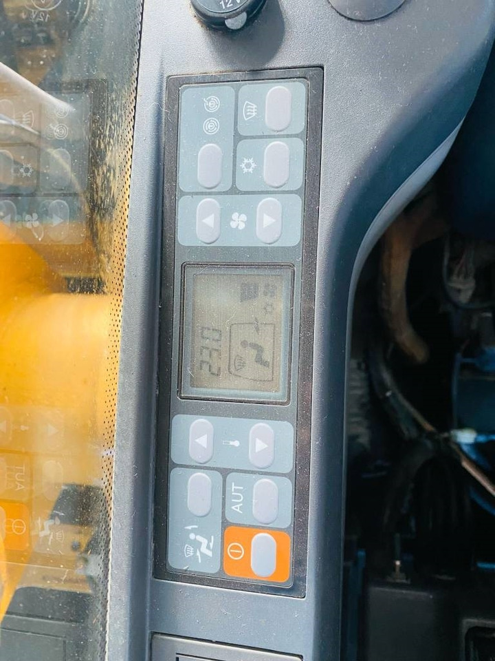Excavadora de ruedas CAT M 318 D: foto 8