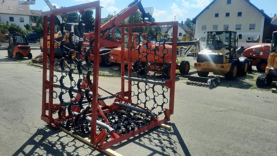 Wiesenegge 6 - 8m Wiesenstriegel Wiesenschleppe Traktor John deer - Rastra de cadenas: foto 4 Wiesenegge 6 - 8m Wiesenstriegel Wiesenschleppe Traktor John deer - Rastra de cadenas: foto 4