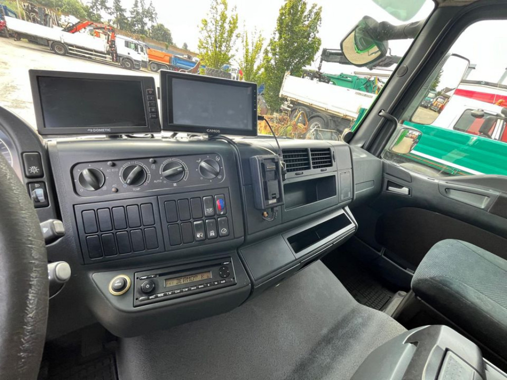 MAN TG-L 12.220 4x2 BL Standardkoffer LBW LBW 1.5 to - Camión caja cerrada: foto 3 MAN TG-L 12.220 4x2 BL Standardkoffer LBW LBW 1.5 to - Camión caja cerrada: foto 3