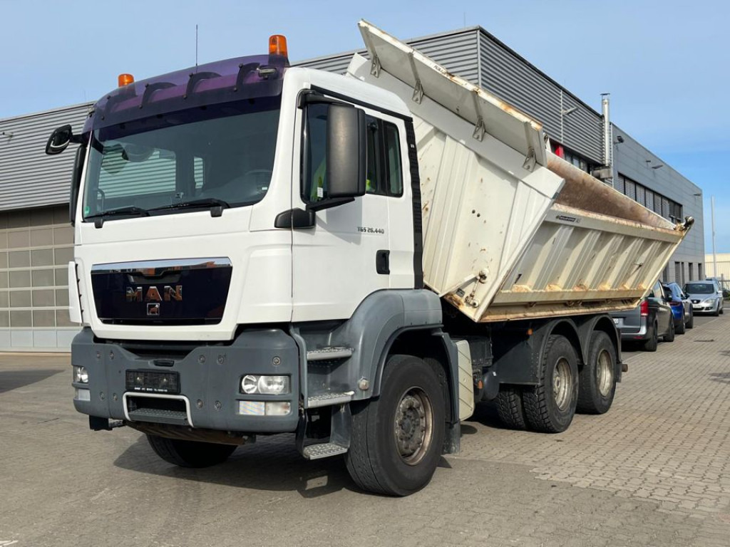 MAN TG-S 26.440 6x4 BB 3-Achs Kipper Schalter - Camión volquete: foto 1 MAN TG-S 26.440 6x4 BB 3-Achs Kipper Schalter - Camión volquete: foto 1