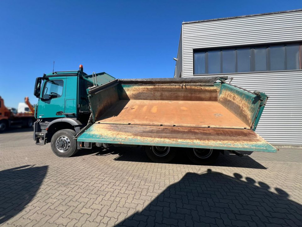 MERCEDES-BENZ Arocs 2636 6x6 HAD 3-Achs Allradkipper Meiller - Camión volquete: foto 5 MERCEDES-BENZ Arocs 2636 6x6 HAD 3-Achs Allradkipper Meiller - Camión volquete: foto 5