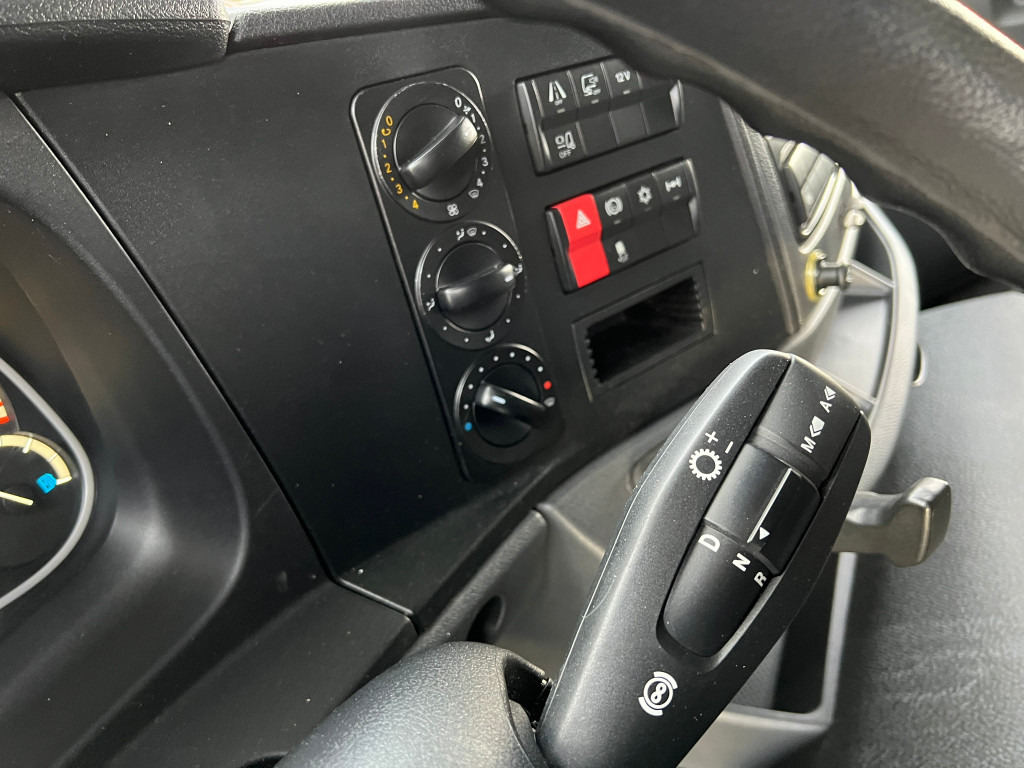 MERCEDES-BENZ Atego 1527 L Pritsche LBW LBW 1.5 to - Camión lona: foto 2 MERCEDES-BENZ Atego 1527 L Pritsche LBW LBW 1.5 to - Camión lona: foto 2