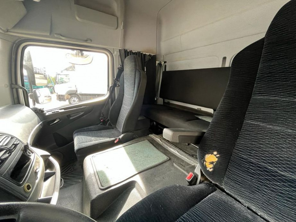 MERCEDES-BENZ Atego 818 L Möbelkoffer LBW Möbelkoffer gr.Fhs+Sitzreihe - Furgoneta caja cerrada: foto 2 MERCEDES-BENZ Atego 818 L Möbelkoffer LBW Möbelkoffer gr.Fhs+Sitzreihe - Furgoneta caja cerrada: foto 2