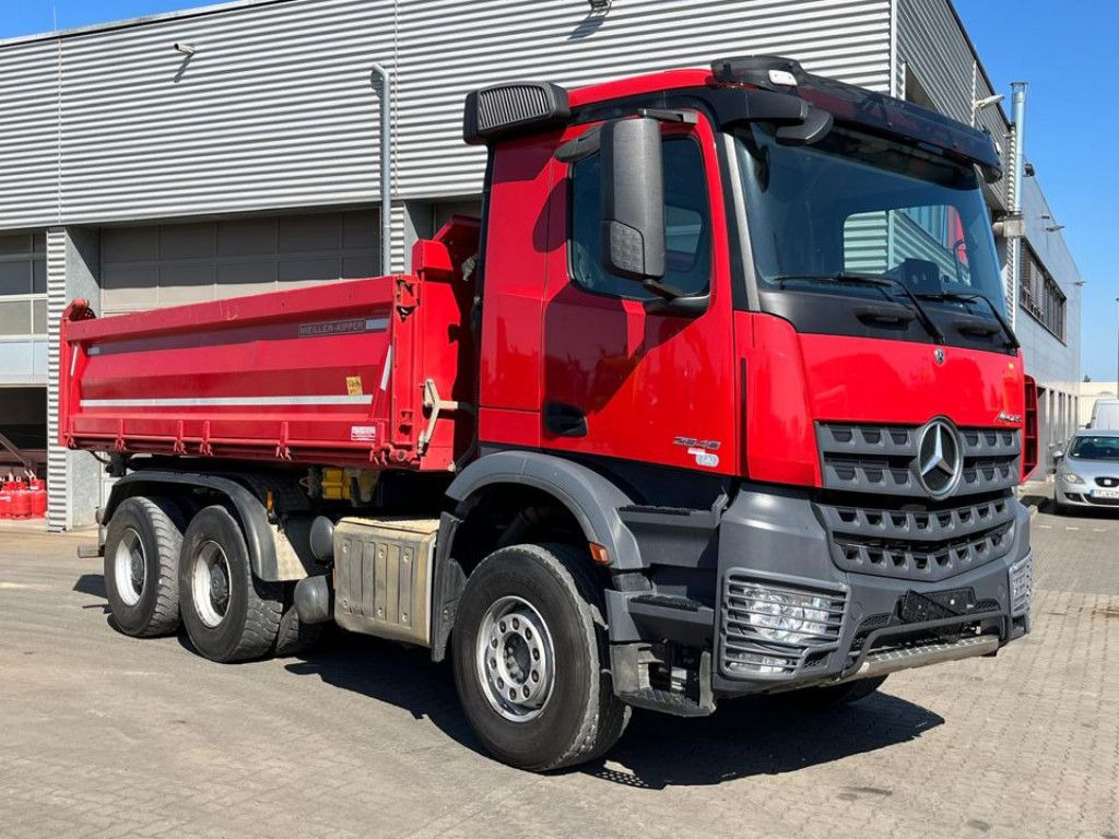 Mercedes-Benz Arocs 2648 6x4 3-Achs Kipper Bordmatik - Camión volquete: foto 2 Mercedes-Benz Arocs 2648 6x4 3-Achs Kipper Bordmatik - Camión volquete: foto 2