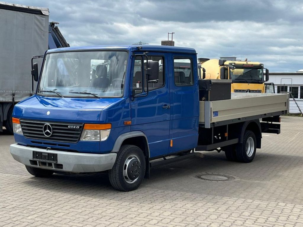Mercedes-Benz Vario 614 D Pritsche Doppelkabine LKW Motor 4.3 - Furgoneta caja abierta, Furgoneta combi: foto 1 Mercedes-Benz Vario 614 D Pritsche Doppelkabine LKW Motor 4.3 - Furgoneta caja abierta, Furgoneta combi: foto 1
