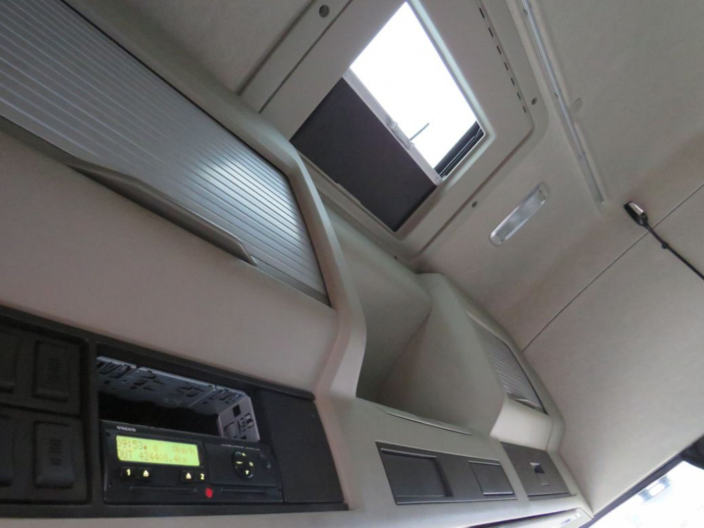 VOLVO (S) Truck FM 380 Pritsche LBW LBW 2to Tautli.+Edscha - Camión lona: foto 3 VOLVO (S) Truck FM 380 Pritsche LBW LBW 2to Tautli.+Edscha - Camión lona: foto 3