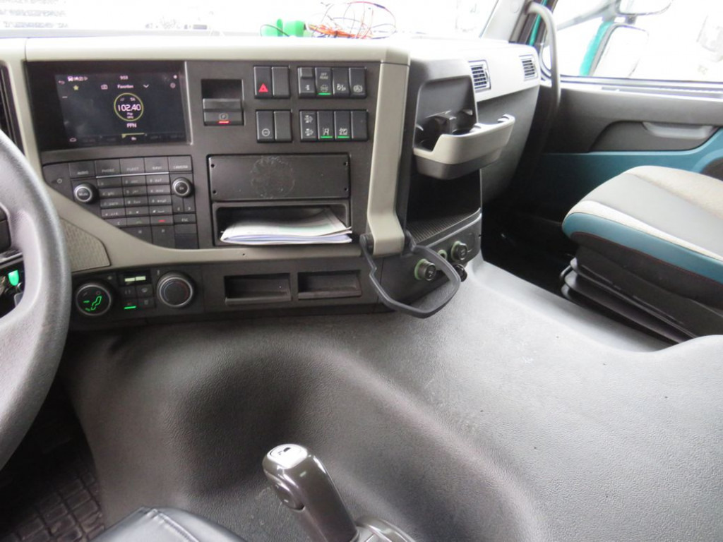 VOLVO (S) Truck FM 380 Pritsche LBW LBW 2to Tautli.+Edscha - Camión lona: foto 2 VOLVO (S) Truck FM 380 Pritsche LBW LBW 2to Tautli.+Edscha - Camión lona: foto 2