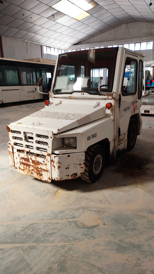 FV02 Nissan Baggage Tractor - Tractor de equipaje: foto 1 FV02 Nissan Baggage Tractor - Tractor de equipaje: foto 1