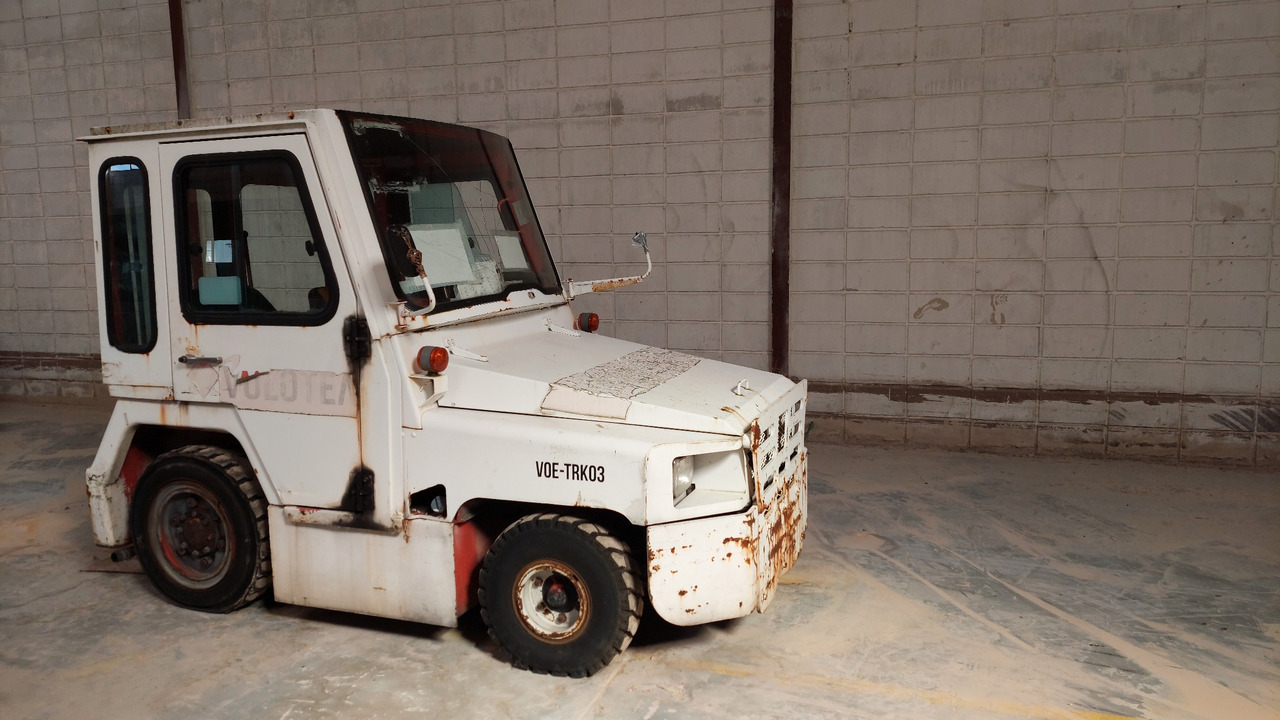 Tractor de equipaje FV02 Nissan Baggage Tractor: foto 10 Tractor de equipaje FV02 Nissan Baggage Tractor: foto 10