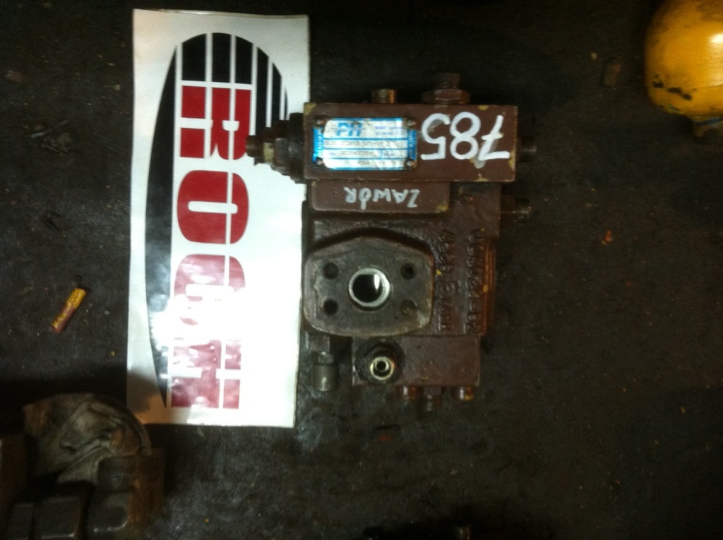 POCLAIN HYDRAULICS BLOC2CDH151/1-1/1,5 003143338W U04038-52 4869 - Válvula hidráulica para Maquinaria de construcción: foto 1 POCLAIN HYDRAULICS BLOC2CDH151/1-1/1,5 003143338W U04038-52 4869 - Válvula hidráulica para Maquinaria de construcción: foto 1