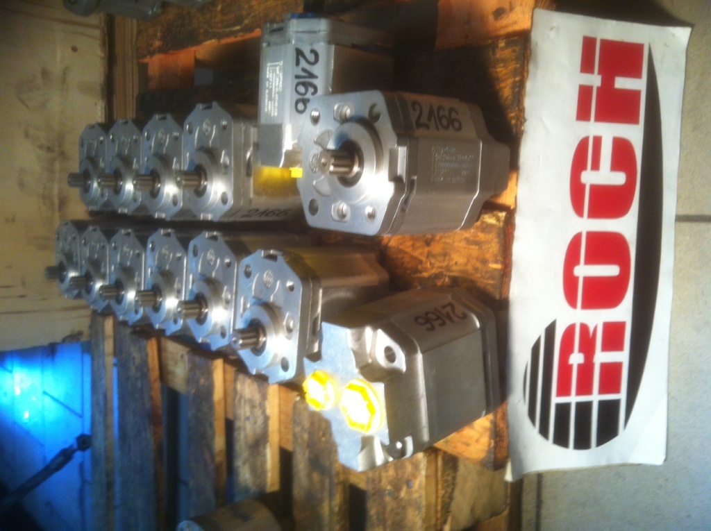 SAUER SUNDSTRAND 11079465SNC2NN/8.0RN04DBC1NNNNNNNN/NNNNN - Bomba hidráulica para Maquinaria de construcción: foto 1 SAUER SUNDSTRAND 11079465SNC2NN/8.0RN04DBC1NNNNNNNN/NNNNN - Bomba hidráulica para Maquinaria de construcción: foto 1