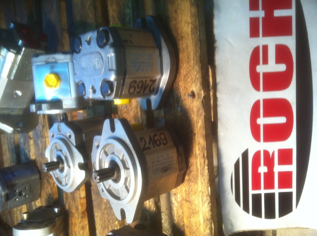 SAUER SUNDSTRAND 111.20.881.00SNP2NN/6,0LN06SA P1F4F4NNNN/NNNNN - Bomba hidráulica para Maquinaria de construcción: foto 1 SAUER SUNDSTRAND 111.20.881.00SNP2NN/6,0LN06SA P1F4F4NNNN/NNNNN - Bomba hidráulica para Maquinaria de construcción: foto 1