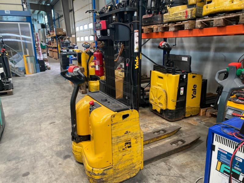 Apilador Yale Gerbeur accompagnant avec pesage Ravas: foto 7 Apilador Yale Gerbeur accompagnant avec pesage Ravas: foto 7