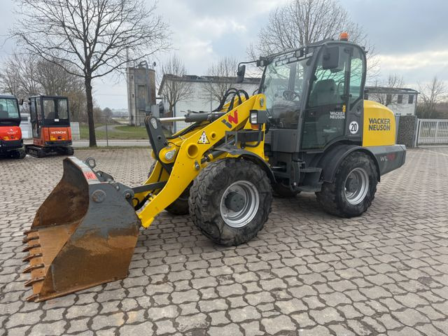 Wacker WL 70, Bj 21, 1625 BH, 122 PS, Schaufel Gabel Wacker WL 70, Bj 21, 1625 BH, 122 PS, Schaufel Gabel - Cargadora de ruedas: foto 1 Wacker WL 70, Bj 21, 1625 BH, 122 PS, Schaufel Gabel Wacker WL 70, Bj 21, 1625 BH, 122 PS, Schaufel Gabel - Cargadora de ruedas: foto 1