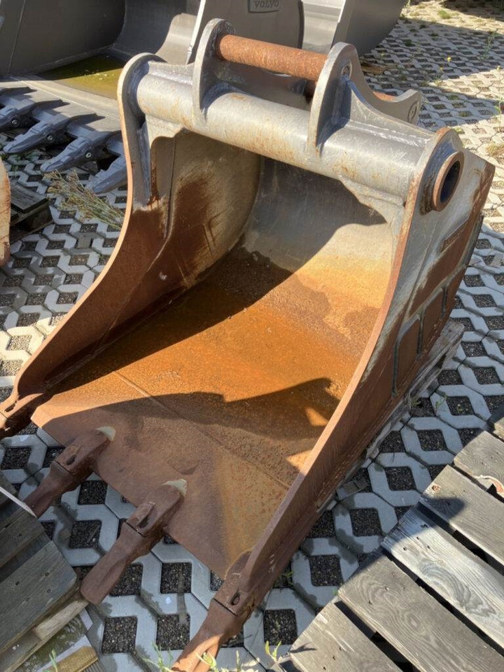 Volvo Tieflöffel mit Zähnen S60 - Retroexcavadora: foto 1 Volvo Tieflöffel mit Zähnen S60 - Retroexcavadora: foto 1