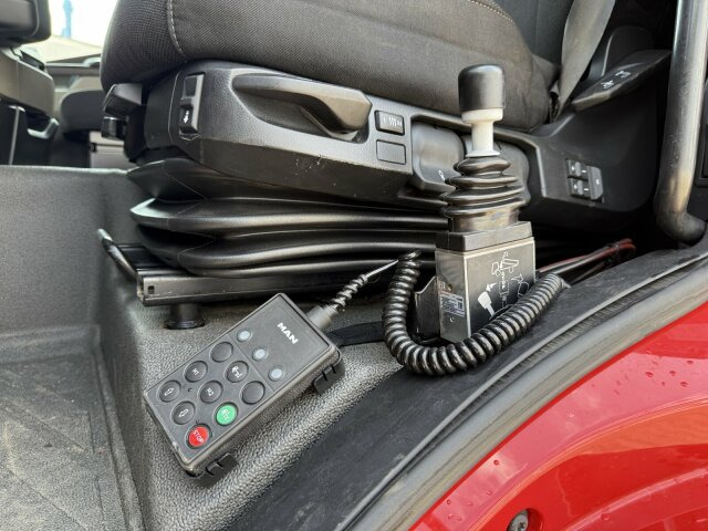 MAN TGS 18.520 4x4 SZM - Kipphyd. Blatt Luft Pritard - Cabeza tractora: foto 5 MAN TGS 18.520 4x4 SZM - Kipphyd. Blatt Luft Pritard - Cabeza tractora: foto 5