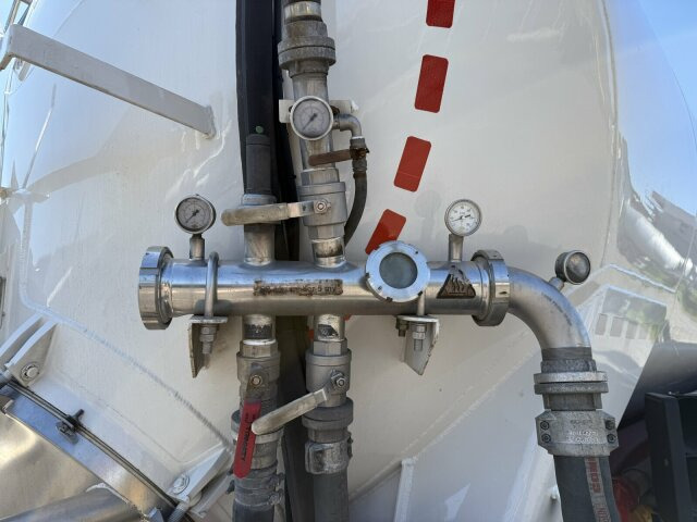 Semirremolque silo Feldbinder KIP 60.3 Silo 60.000 L 3 Achse ADR: foto 15 Semirremolque silo Feldbinder KIP 60.3 Silo 60.000 L 3 Achse ADR: foto 15