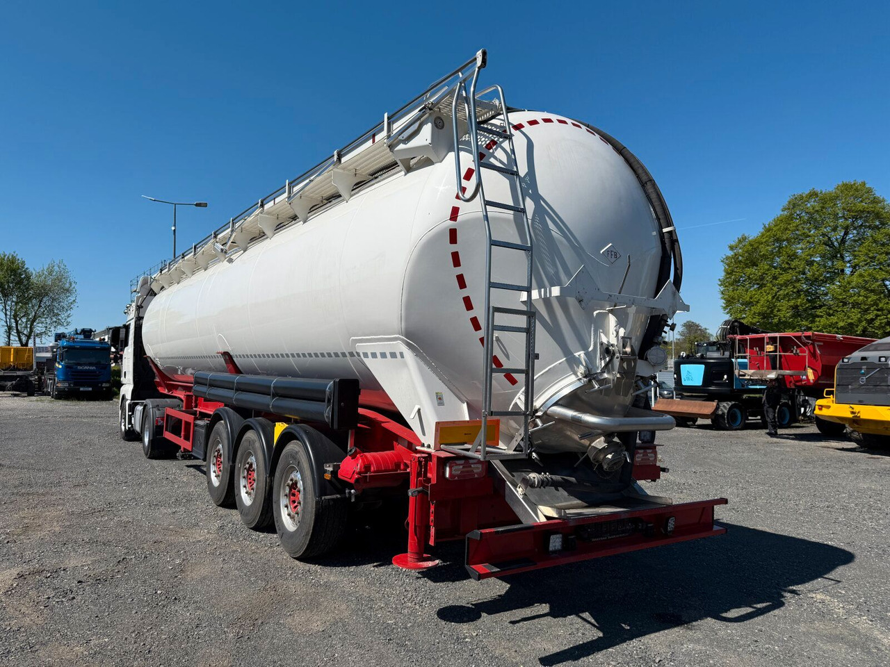 Feldbinder KIP 60.3 Silo 60.000 L 3 Achse ADR - Semirremolque silo: foto 5 Feldbinder KIP 60.3 Silo 60.000 L 3 Achse ADR - Semirremolque silo: foto 5
