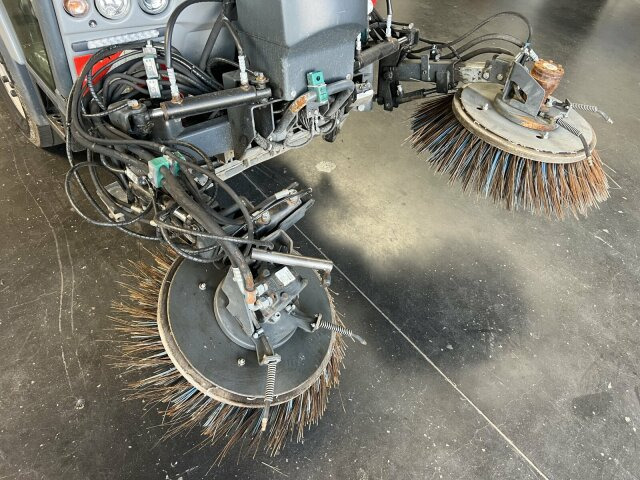 Hako Citymaster CM 2200 Kehrmaschine 2 m³ - Barredora vial: foto 2 Hako Citymaster CM 2200 Kehrmaschine 2 m³ - Barredora vial: foto 2