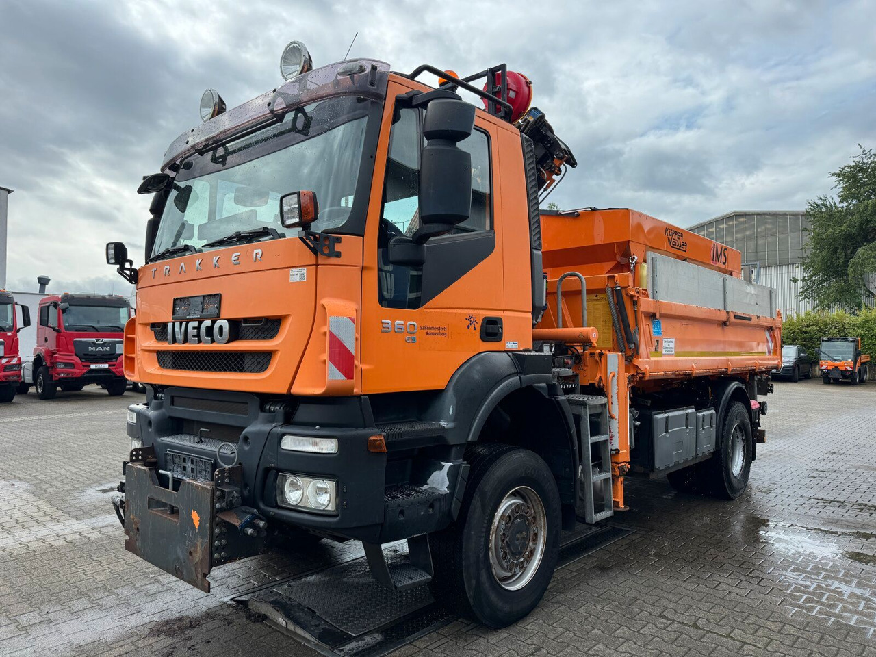 Iveco TRAKKER Kipper Kran TEREX 85.2 Winterdienst - Camión volquete, Camión grúa: foto 2 Iveco TRAKKER Kipper Kran TEREX 85.2 Winterdienst - Camión volquete, Camión grúa: foto 2