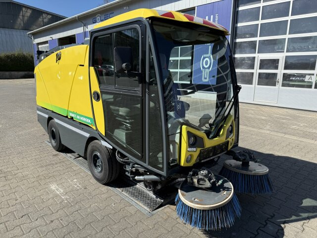 Johnston C202 Kleinkehrmaschine 2 M³ - 6.000 h - Barredora vial: foto 1 Johnston C202 Kleinkehrmaschine 2 M³ - 6.000 h - Barredora vial: foto 1