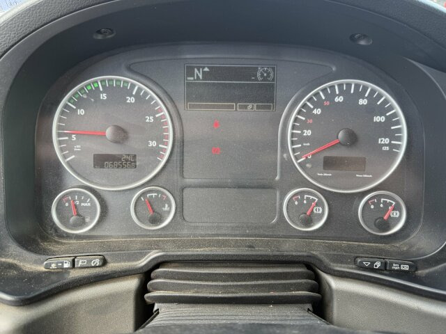 MAN TGS 35.360 8X4 BB Dachdecker Kran bis 52 m - Camión grúa: foto 2 MAN TGS 35.360 8X4 BB Dachdecker Kran bis 52 m - Camión grúa: foto 2