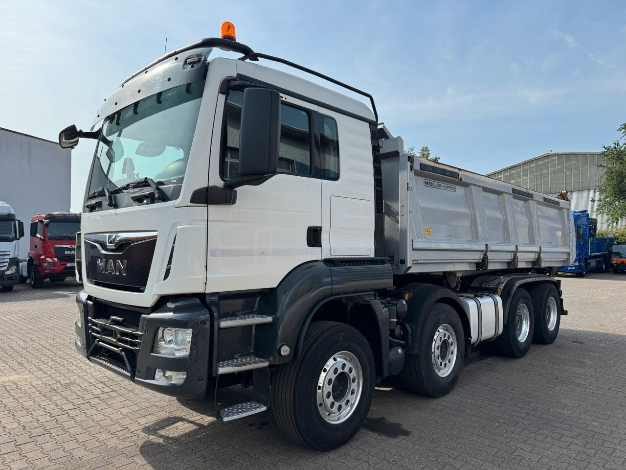 MAN TGS 35.460 8x4 BL Kipper Meiller Bordmatik - Camión volquete: foto 2 MAN TGS 35.460 8x4 BL Kipper Meiller Bordmatik - Camión volquete: foto 2