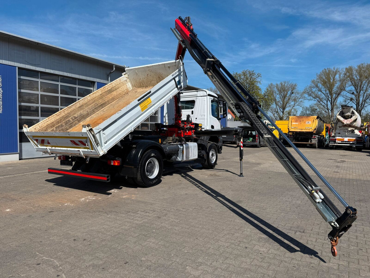 Camión volquete, Camión grúa Mercedes-Benz AROCS 1832 4x2 Euro 6 Kipper Kran FASSI F120FB: foto 7