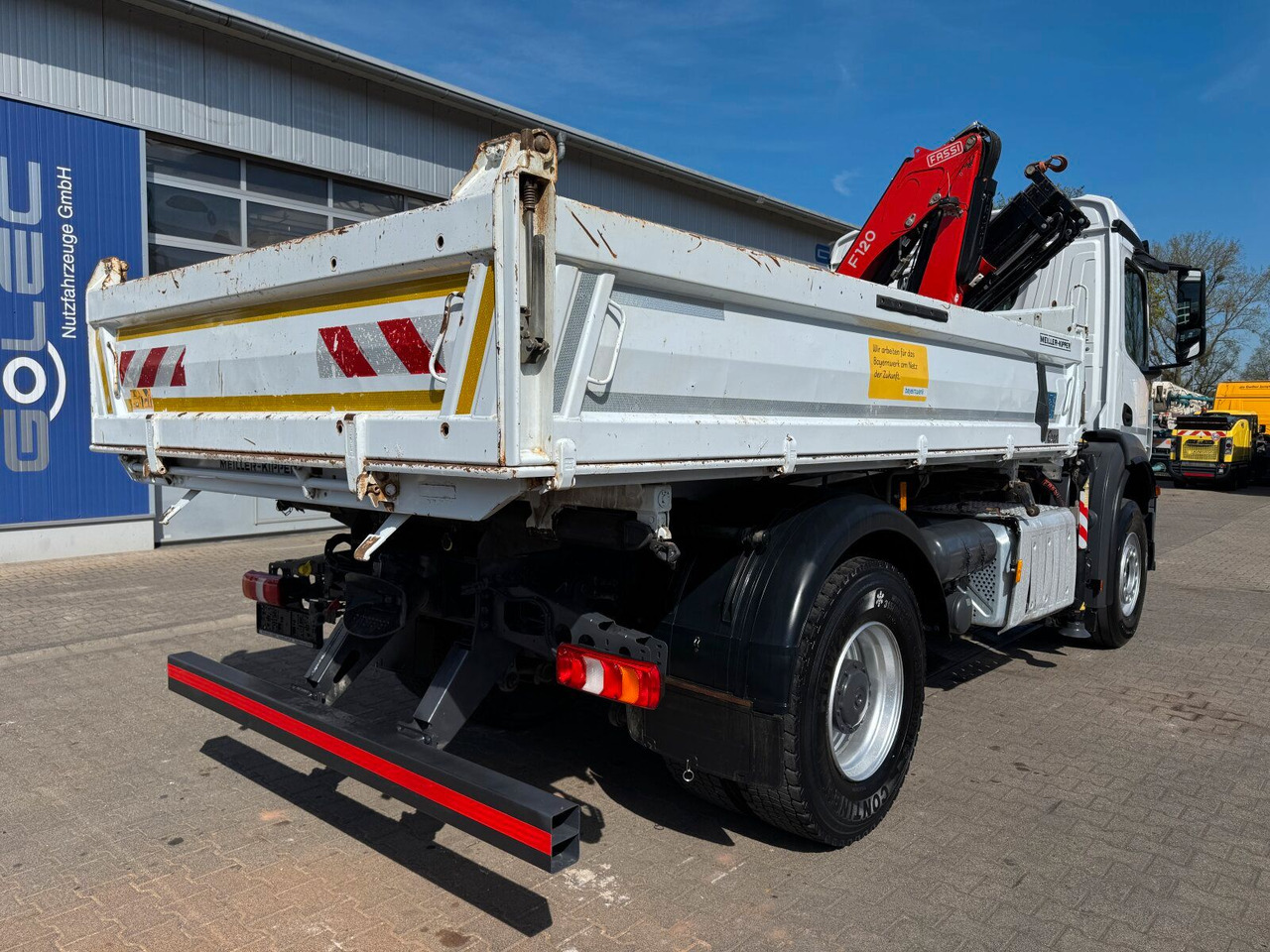 Mercedes-Benz AROCS 1832 4x2 Euro 6 Kipper Kran FASSI F120FB - Camión grúa: foto 4 Mercedes-Benz AROCS 1832 4x2 Euro 6 Kipper Kran FASSI F120FB - Camión grúa: foto 4